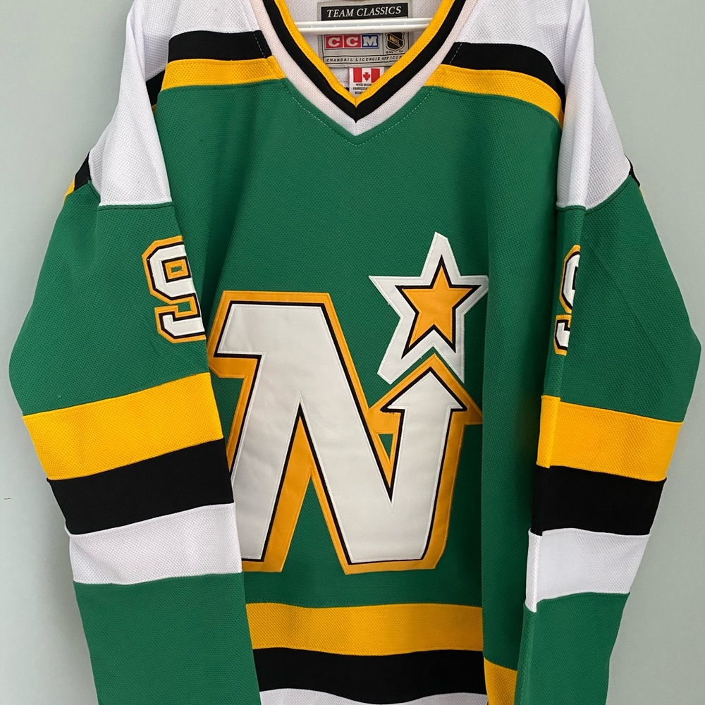 Vintage Minnesota North Stars Mike Modano jersey!